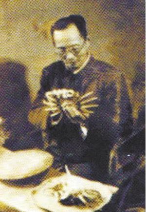 裴石民